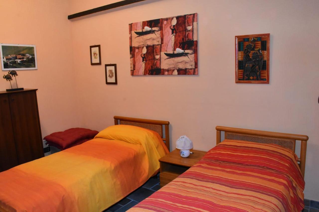 La Casa Di Enzo Bed & Breakfast Lequio Tanaro Bagian luar foto